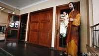 Suasana di dalam gereja tampak sepi.