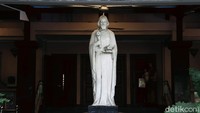 Gereja tersebut ditutup sementara di masa pandemi virus Corona (COVID-19).