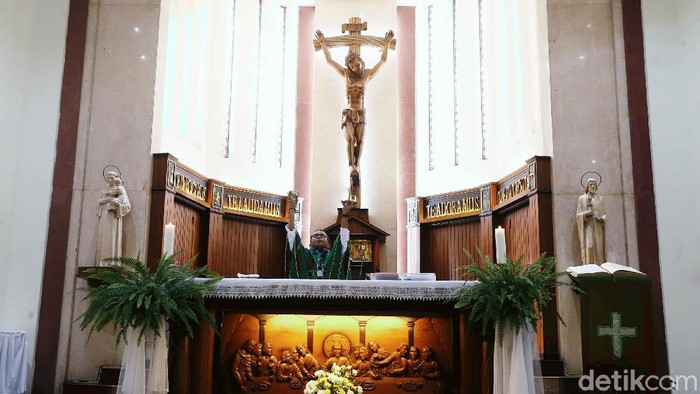 Sejumlah tempat ibadah ditutup sementara di masa pandemi COVID-19. Salah satu tempat ibadah di Jakarta yang ditutup sementara adalah Gereja Katolik St Yoseph. Gereja tersebut beralamat di Jalan Matraman, Jakarta.