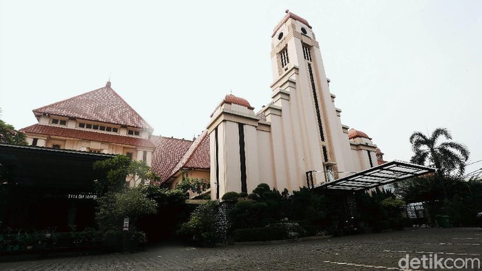 Gereja St Yoseph Matraman Sejumlah tempat ibadah ditutup sementara di masa pandemi COVID-19. Salah satu tempat ibadah di Jakarta yang ditutup sementara adalah Gereja Katolik St Yoseph. Gereja tersebut beralamat di Jalan Matraman, Jakarta.