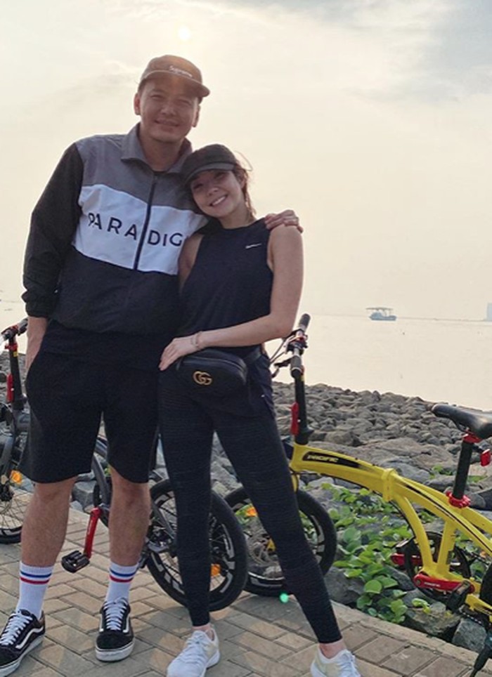 Gisel dan Wijin Gisel dan Wijin bersepeda.