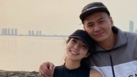 Bahkan Gisel meminjam sepeda rekannya yang baru saja dibeli agar bisa gowes bersama Wijin. Foto: Instagram Gisel