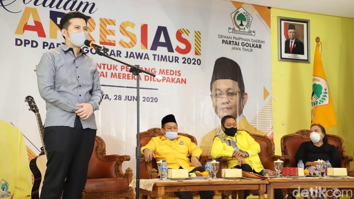 Kasus Corona di Indonesia khususnya Jawa Timur belum mereda. DPD Partai Golkar Jatim menggelar malam apresiasi untuk para tenaga medis.