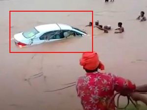 Ngeri, Sedan Pengangkut Pengantin Nyemplung ke Sungai