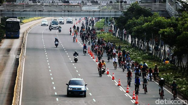 Kegiatan Car Free Day (CFD) di Sudirman-Thamrin, Jakarta, Minggu (28/06/2020), ditiadakan. Tetapi jalur sepeda sementara (pop up bike lane) tetap dibuka.