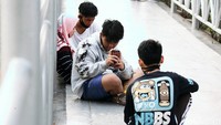 JPO tanpa atap tersebut memang menjadi ruang publik baru sekaligus spot selfie bagi masyarakat Jakarta dan sekitarnya.