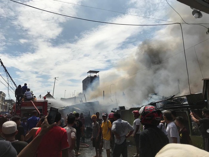 Kebakaran Belasan Rumah di Makassar