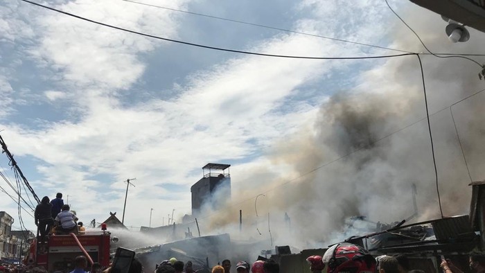 Kebakaran Belasan Rumah di Makassar