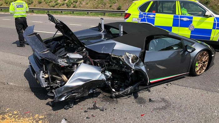 Kecelakaan Lamborghini Huracan Performante di Inggris