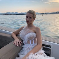 Kini Lottie Moss mengaku menginvestasikan diri dengan hal-hal baik. Aku siap untuk menjadi lebih baik untuk keluargaku, teman-temanku, dan diriku sendiri. Aku harap orang lain mengambil waktu ini untuk merefleksi diri dan mencari tahu siapa dan di mana kamu ingin hidup, tuturnya. Foto: Instagram @lottiemossxo