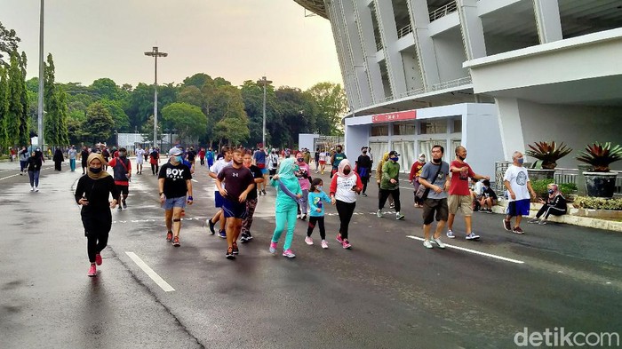 Masih ada yang bawa anak kecil ke GBK Masih ada yang bawa anak kecil ke GBK