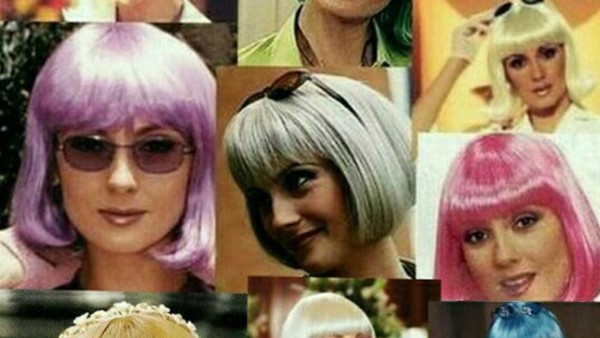 Pesona Tante Rambut Palsu yang Jadi Perbincangan Karena Main TikTok