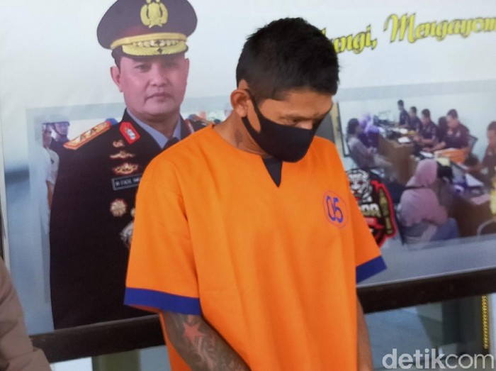 Praktik dukun cabul terjadi di Banyuwangi. Seorang sopir yang mengaku sebagai orang pintar memperkosa seorang janda.