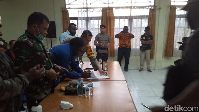 Polres, Pemerintah, dan Tokoh Setempat Melakukan Pertemuan Usai Insiden Perusakan RSUD Oksibil
