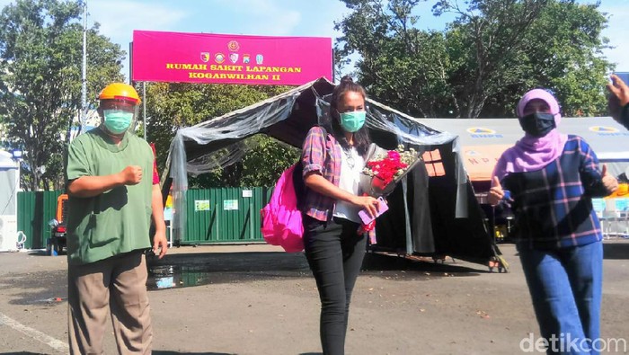 Sebanyak 148 dari 203 pasien positif COVID-19 yang dirawat di RS Darurat atau RS Lapangan Indrapura Surabaya telah sembuh. Jika dipersentasekan, pasien yang sembuh mencapai 72,9 persen.