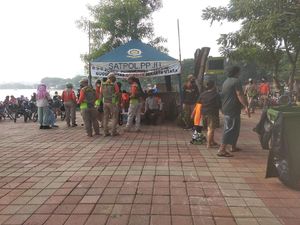 22 Warga Disanksi Bersihkan Jalan karena Tak Pakai Masker di CFD Danau Sunter