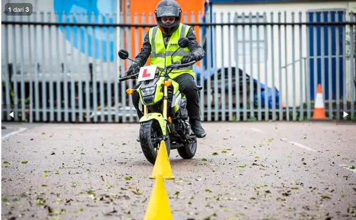 Uji test pengambilan SIM motor di Inggris