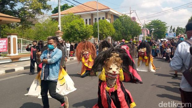 Aksi pementasan seni pegiat seni di Kabupaten Blora