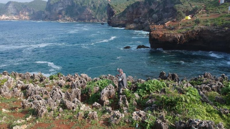 Asyik Juga Kemping di Pantai Kesirat Asyik Juga Kemping di Pantai Kesirat