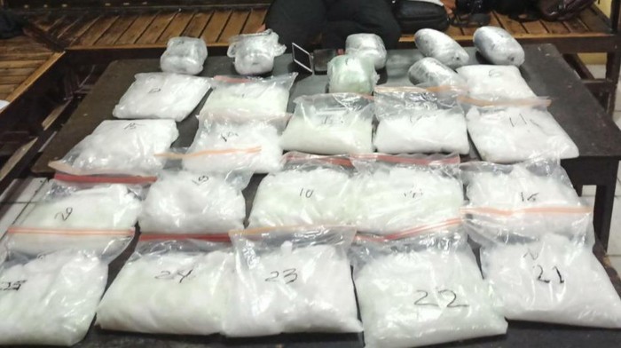 Barang bukti 25 kilogram sabu yang diamankan polisi dari seorang pengendara hardtop di Palu, Sulteng (dok. Istimewa).