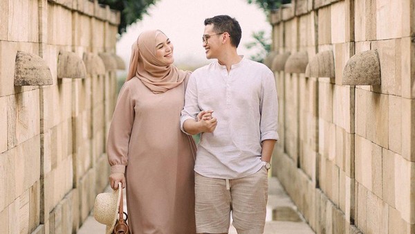8 Gaya Citra Kirana Serba Pastel Saat Foto Hamil, Mesra dengan Rezky Aditya