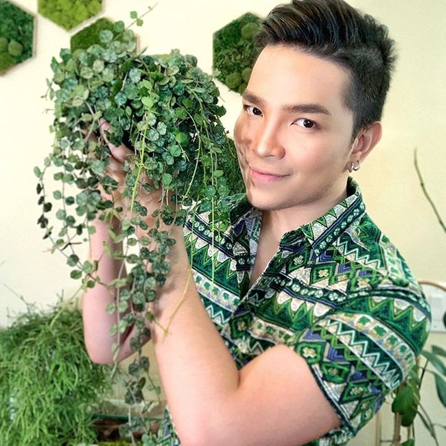 Cyril Sontillano adalah pria asal Monterey, California, Amerika Serikat. Dirinya mendapat julukan Plant Daddy atau Bapak Tanaman karena kecintaannya yang sangat besar terhadap tanaman. Foto: Instagram @cyrilcybernated