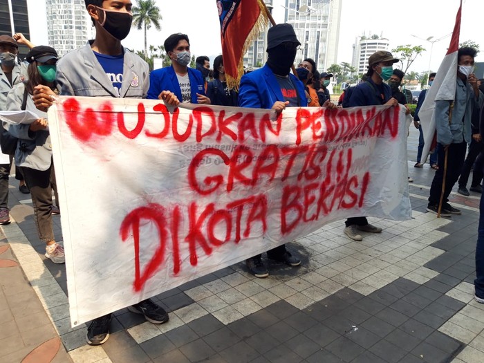 Demo Mahasiswa Bekasi di Kemendikbud