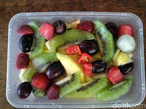 Fangs Kitchen : Segarnya Asinan Buah Mewah dan Rujak Kekinian