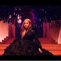 Tak kalah mahal dari baju Jennie, Rose juga mengenakan gaun mewah dari brand Bridal Kong. Harga item itu dilaporkan mencapai Rp 412 jutaan.Foto: Youtube