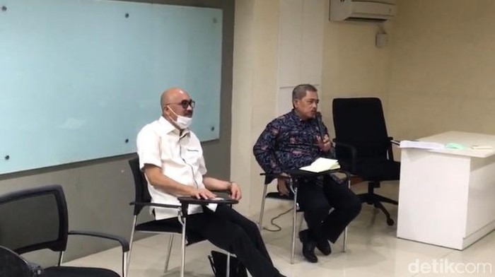 Kemendikbud saat audiensi dengan perwakilan ortu yang didampingi Ketua Komnas Perlindungan Anak Arist Merdeka Sirait (Rahel Narda/detikcom)