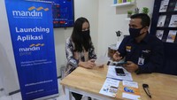 Bank Mandiri menyiapkan 6.700 pemasar mikro yang siap mendatangi calon debitur untuk memproses kredit langsung dari lokasi nasabah.