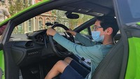 Dengan cara uniknya, Jehanzeb menyebut tidak hanya orang dewasa saja yang antusias menyambut pesanan mangga ketika sampai di rumah, anak-anak pun demikian.  Bahkan ada konsumen yang memesan mangga ini hanya untuk melihat Lamborghini berada di depan rumah mereka. Foto: Pakistan Super Market