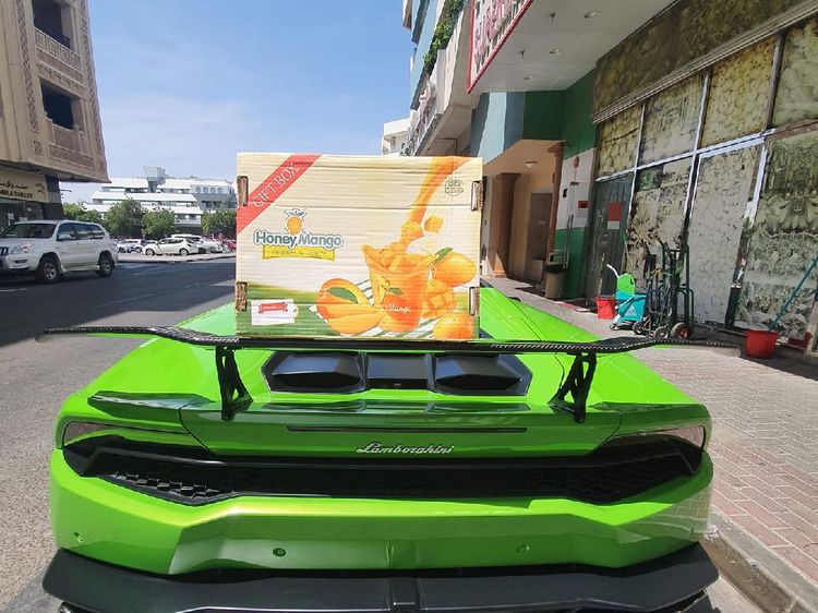 Potret Lamborghini Huracan Dipakai Buat Antar Mangga