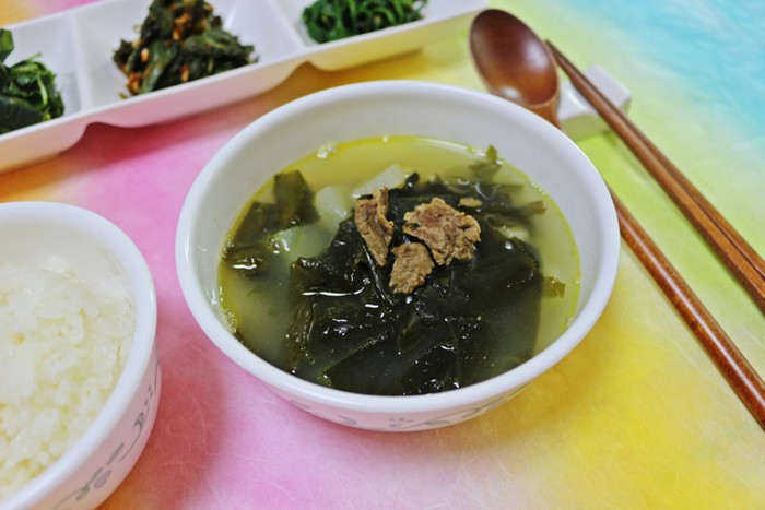 5 Makanan yang Disajikan Saat Perayaan di Korea