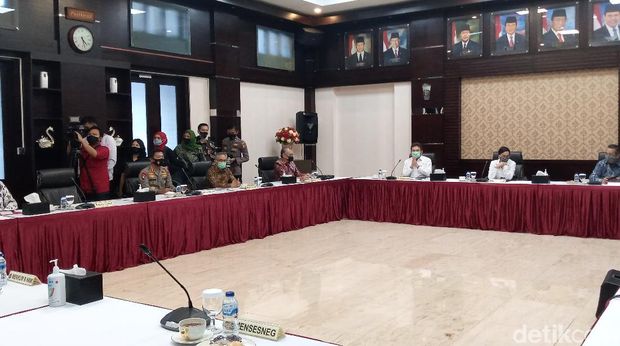 Menko Polhukam Mahfud Md Pimpin Rakor Lintas Bidang, Luhut hingga Kapolri Hadir