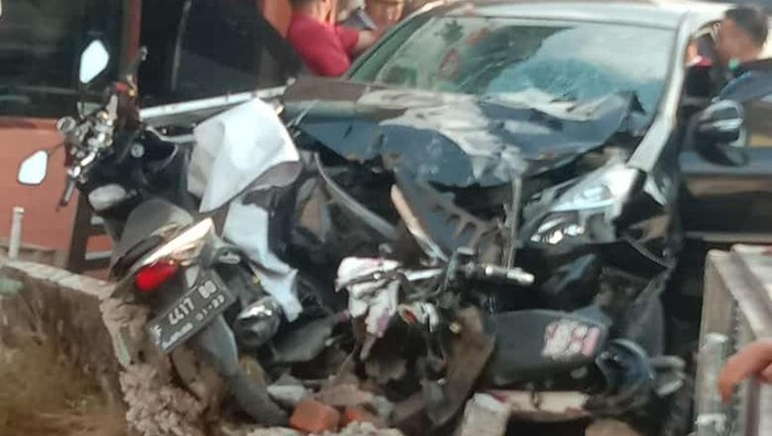 Minibus seruduk lima motor di Bogor, enam orang luka-luka