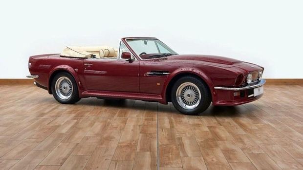 Salah satu koleksi mobil klasik Beckham dijual.