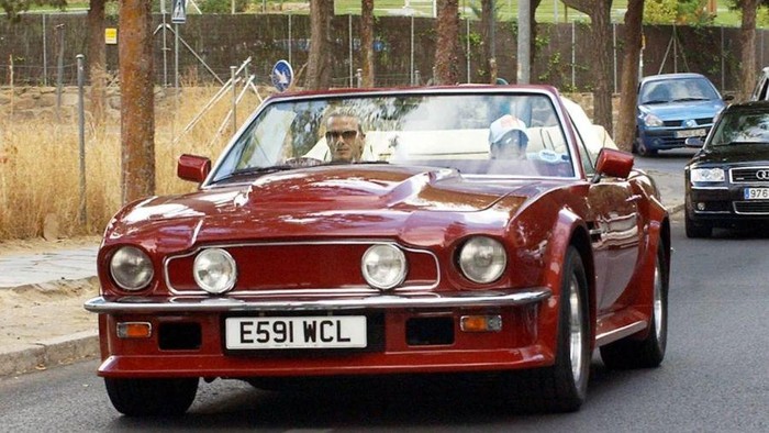 Salah satu koleksi mobil klasik Beckham dijual.