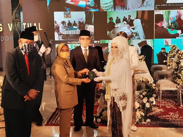 Foto: Seperti Ini Nikah Bareng Virtual Pertama di Indonesia