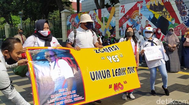 Ortu demo di depan Kemendikbud, tuntut PPDB DKI 2020 dibatalkan