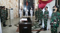 Penyerahan jabatan Komandan Komando Operasi Khusus (Dankoopssus) TNI serta sertijab  Kepala Pusat Kesehatan (Kapuskes) TNI  dan Kepala Sekretariat Umum (Kasetum) TNI tersebut berdasarkan Surat Perintah Panglima TNI Nomor Sprin/1193/VI/2020 tanggal 24 Juni 2020.