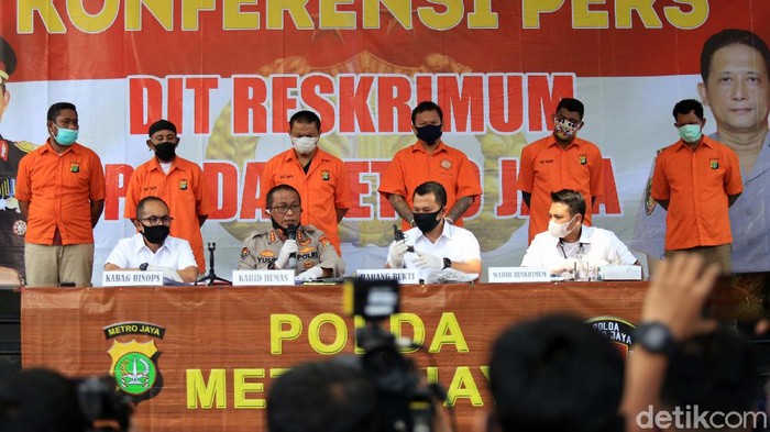 Polda Metro Jaya kembali menangkap anak buah ohn Kei. Terbaru polisi menangkap tersangka terkait penembakan yang mengenai seorang driver ojel online.