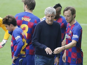 Drama Baru Barcelona: Bakal Hadapi Quique Setien di Pengadilan