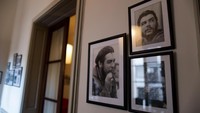 Seperti diketahui, apartemen yang berada di pusat kota itu kerap didatangi oleh sejumlah pengunjung. Beberapa diantaranya merupakan tokoh-tokoh terkenal seperti Presiden Uruguay Jose Pepe Mujica hingga Alberto Granados, sosok yang diketahui bepergian dengan Che Guevara saat masih menjadi dokter muda.