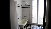Penampakan kamar mandi di dalam apartemen tempat dilahirkannya tokoh revolusi dunia, Che Guevara pada tahun 1928 silam.