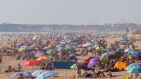 Saking ramainya, Pantai Cardiz bakal ditutup oleh pemerintah setempat.