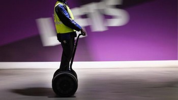 Mudah digunakan, cukup murah dan ramah lingkungan, Segway Human Transporter awalnya banyak digadang bakal populer dan menjadi kendaraan masa depan. Foto: Getty Images