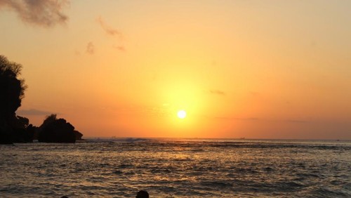 Senja yang Syahdu di Pantai Padang Padang Bali