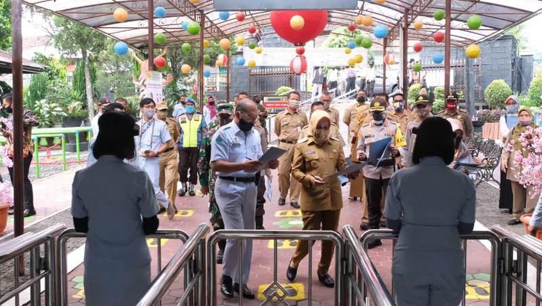 Simulasi rencana pembukaan Objek Wisata Taman Kyai Langgeng di Kota Magelang. Simulasi rencana pembukaan Objek Wisata Taman Kyai Langgeng di Kota Magelang.