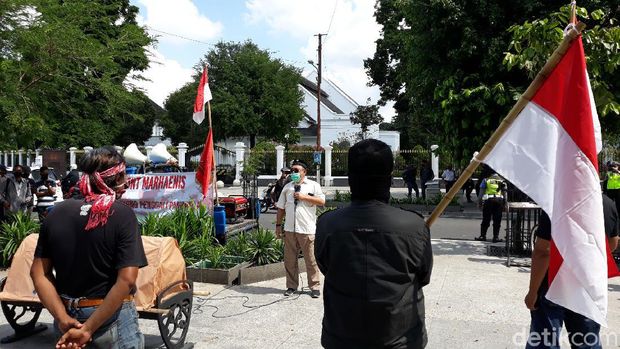 Suasana aksi Forum Elemen Nasionalis Marhaenis di Titik Nil Kilometer Yogyakarta, Senin (29/6/2020).